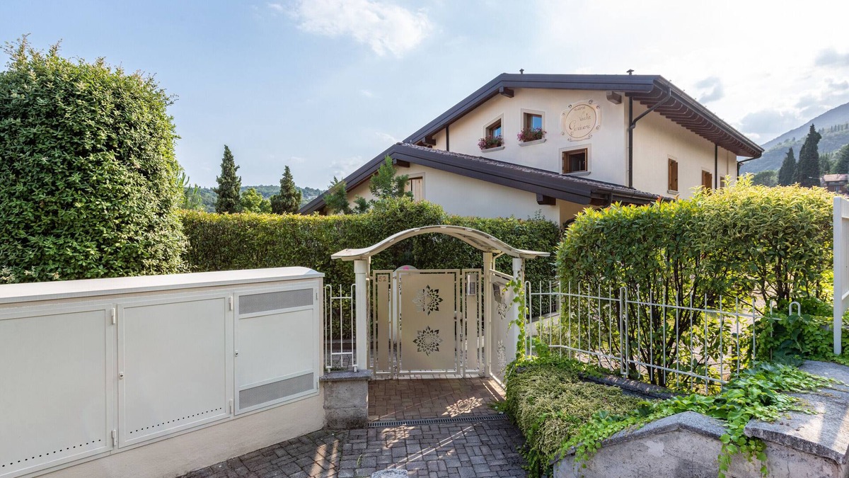 Roe Apartment | Kastel’s house: a clever holiday on the Garda