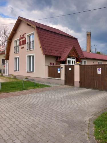 Oroszlany House | Kata Panzió