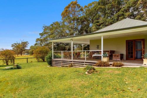 Coomba Bay House | Katandra Homestead: old world charm on Wallis Lake