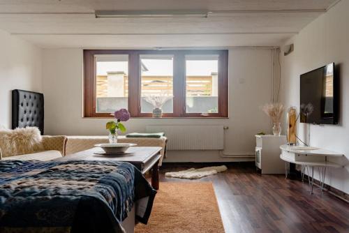 Rosengard Apartment | Kattarp Cellar Free Parking & Private Entrance