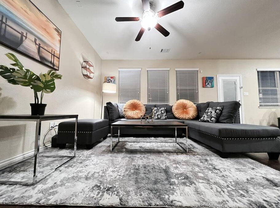 Barker House | Katy home 5 bedrooms 6 beds 3 and half bath