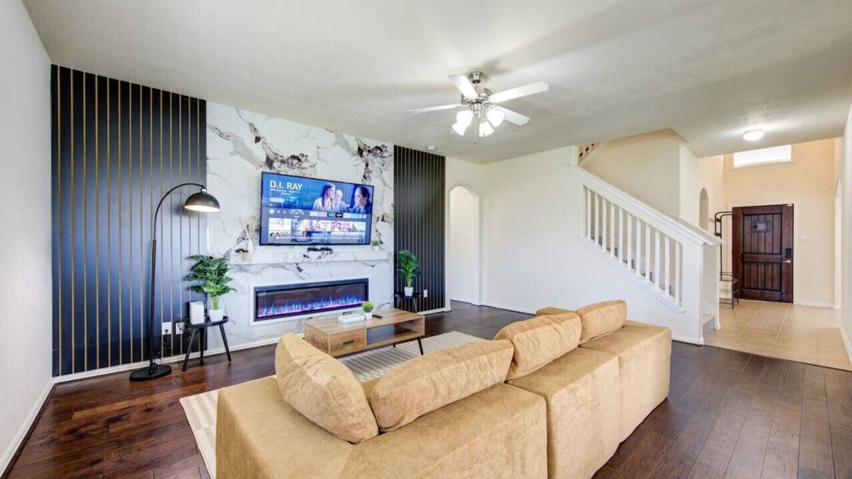 Barker House | Katy Houston, 2330sf, 4BR-2.5BA, Game Rm, King Bed