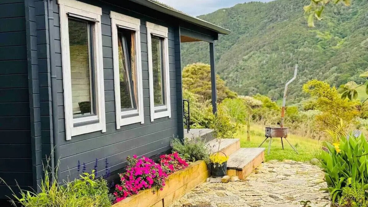Thames Cabin | Kauaeranga Vista Tui Sunrise Cabin