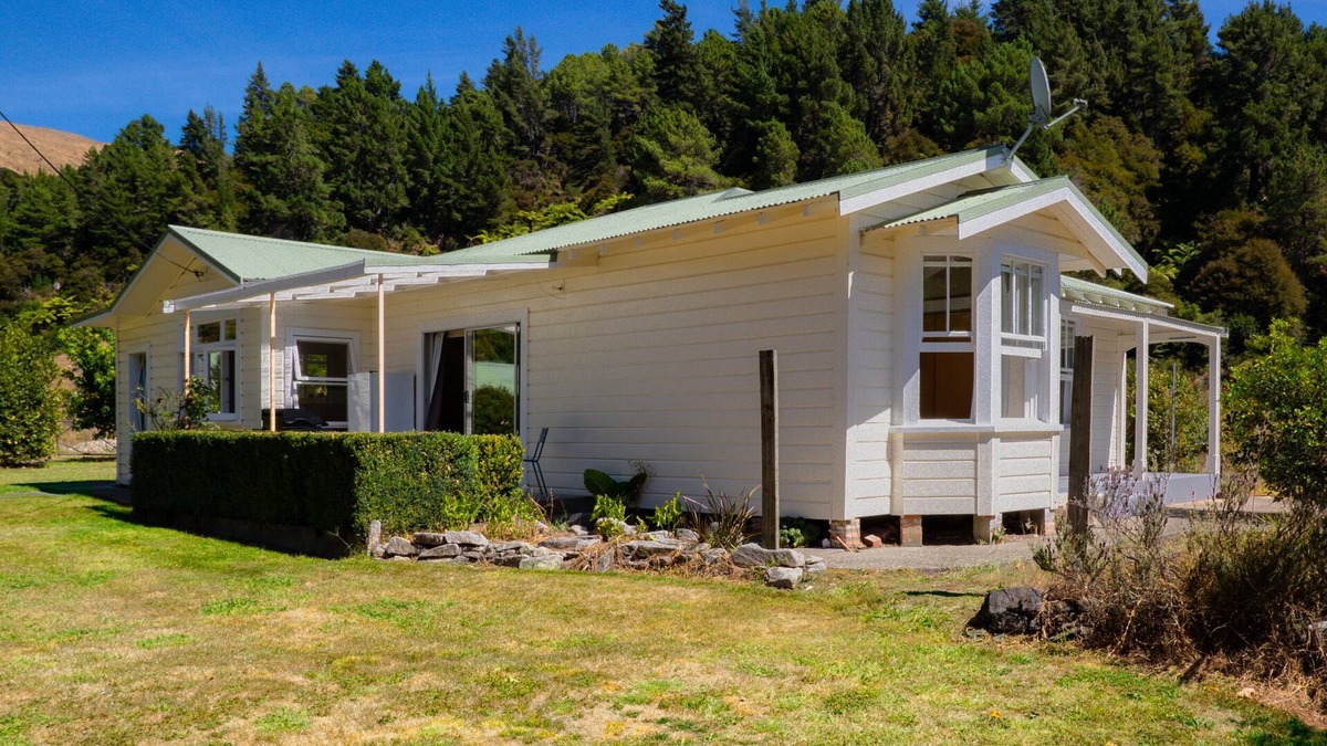 Kaiteriteri House | Kauri Cottage - Marahau Holiday Home