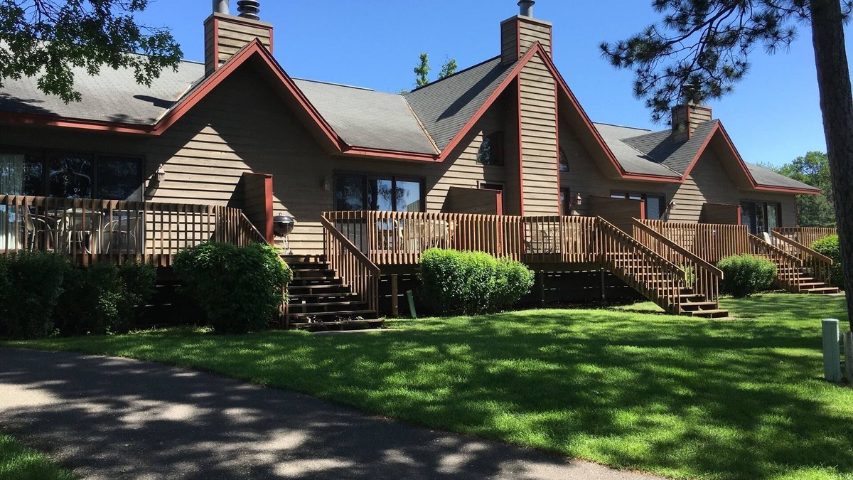 East Gull Lake Hotel | Kavanaugh's Sylvan Lake Resort