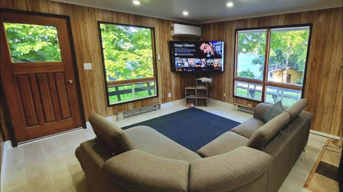 Coboconk Cabin | Kawartha lakes cottage with hottub