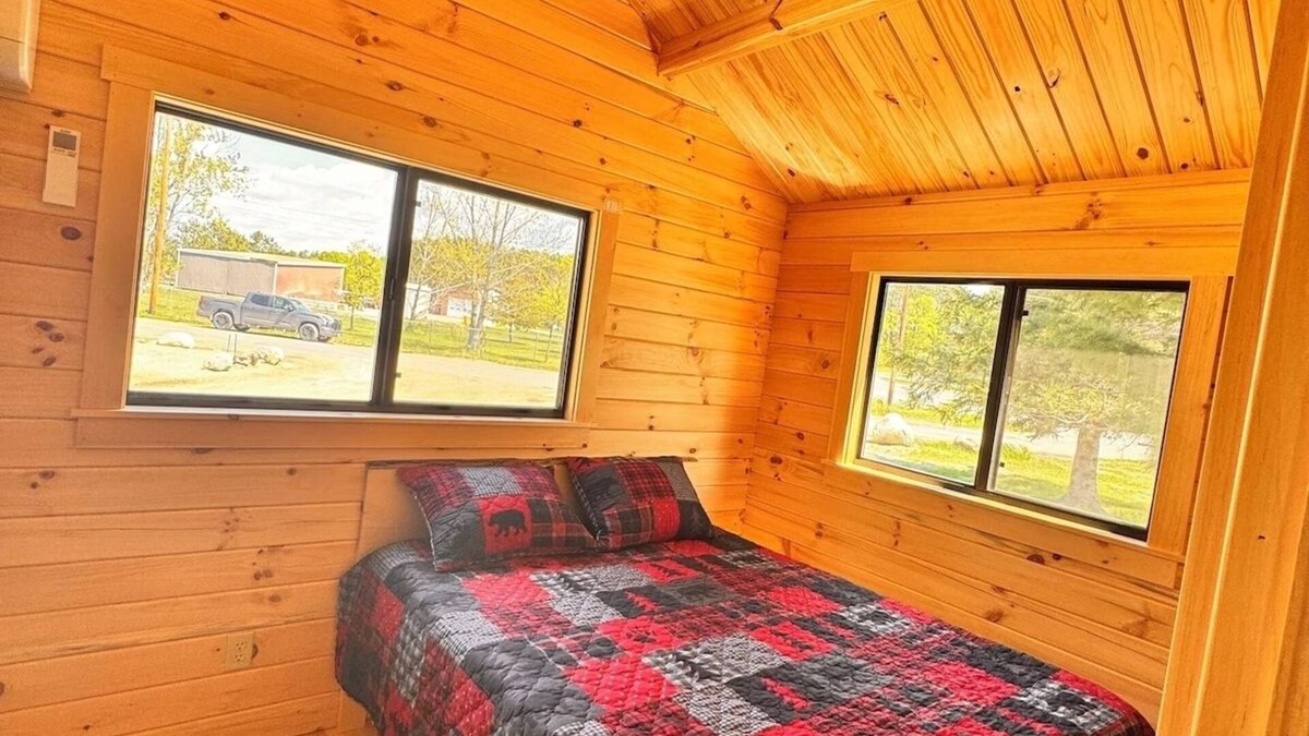 Ely Cabin | Kawishiwi Cabin, a Charming 2-bedroom cabin with AC, WiFi in enjoyable Ely
