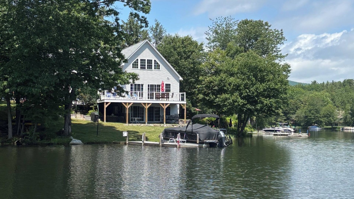 Moultonborough House | Kayak Cove: Winni Lakefront 5BR