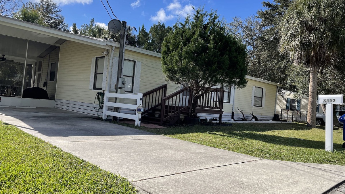 Chassahowitzka House | Kayaks, Canoe on Canal #ChazRiverVibes