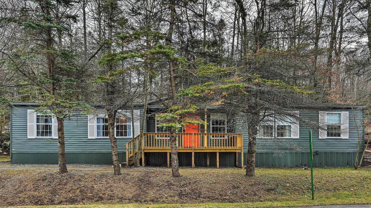 Greentown House | Kayaks, Electric Bicycles: Greentown Hideaway!