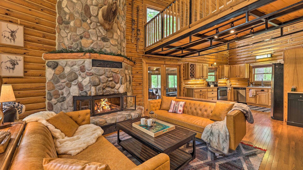 Rapid City Cabin | Kayaks + Fire Pit: Lux Riverfront Lodge, Sleeps 20