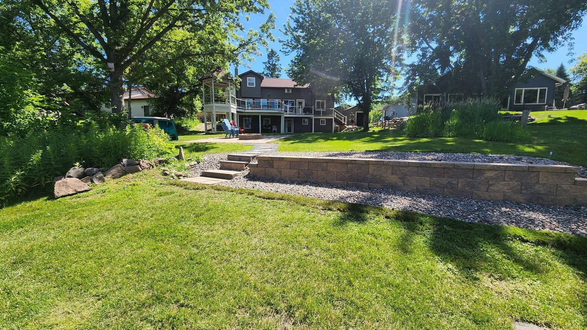 Lindstrom House | Kayaks - Firepit - Dock - Fishing & more!