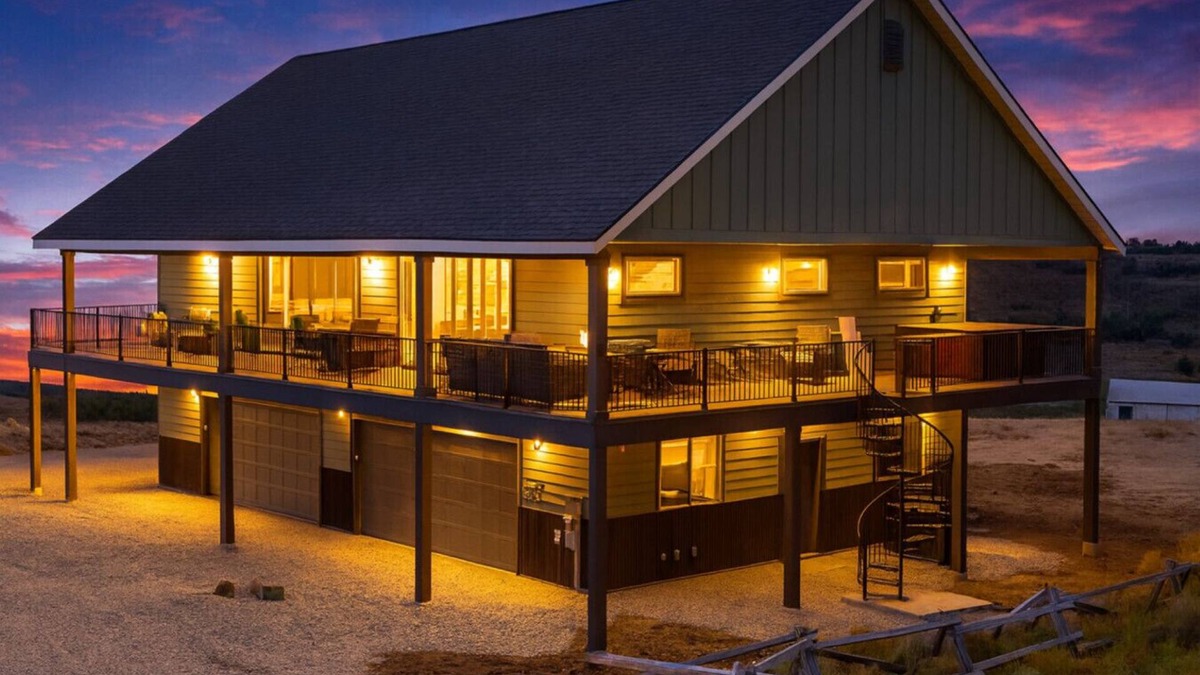Helper Cabin | Kayaks, Fishing Gear & More—Your Scofield Cabin Adventure Awaits
