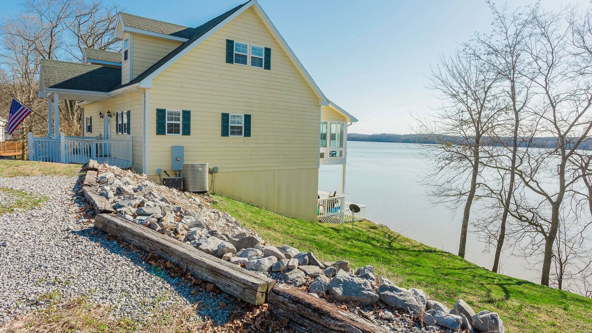 Cadiz House | KC's Sunset Chalet Waterfront Home near Land Between the Lakes National Park
