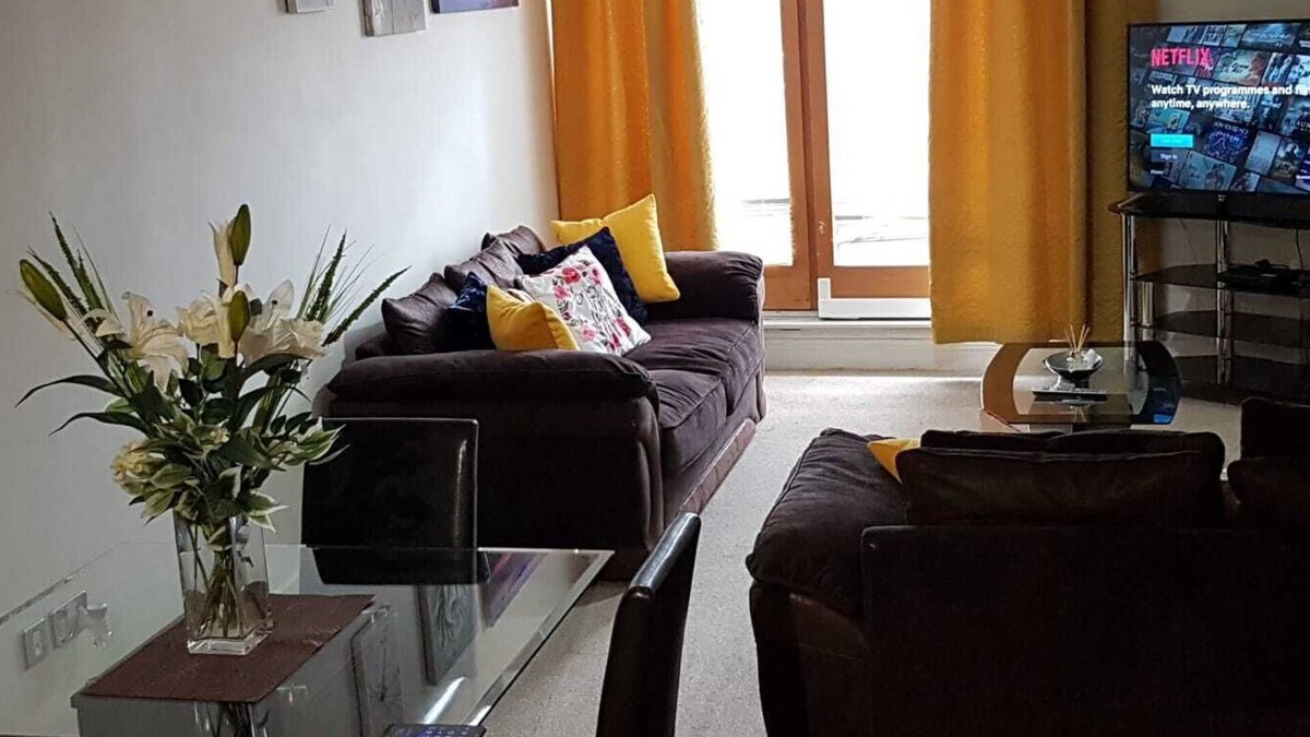 The Westside Apartment | KCS Birmingham City Apartment with Balcony/Parking