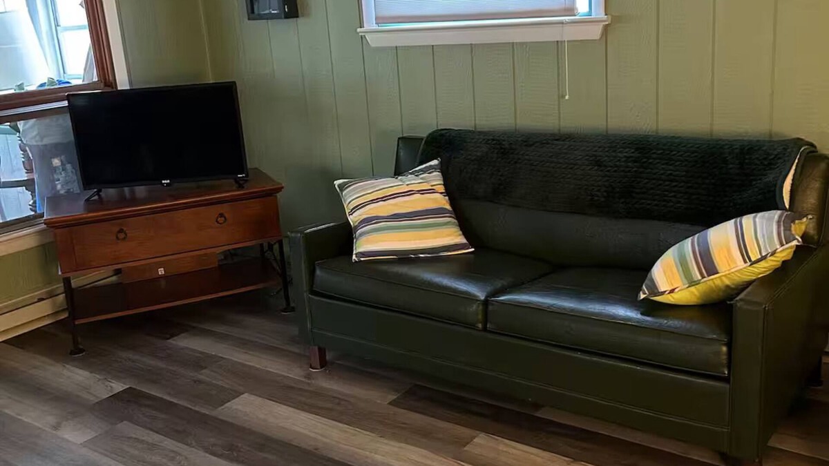 Fishertown Cottage | KD CottagesnPrivate 2-bedroom tan cottage on Dunnings Creek, in Bedford County
