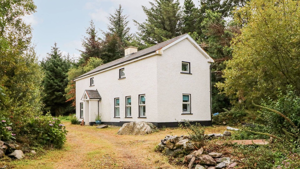Glenbeigh Cottage | KEALDUFF LOWER, family friendly in Glenbeigh, County Kerry