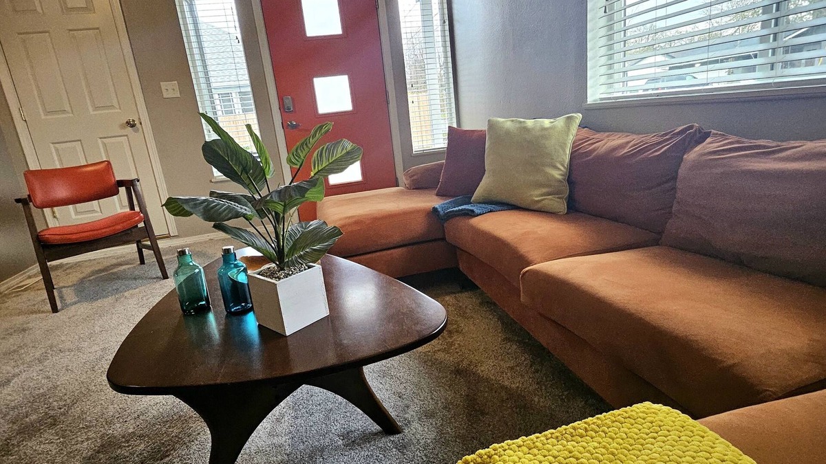 Roseburg House | ~Keasington House, a Mid Century Gem in Hucrest. 2bdrm, 2bath