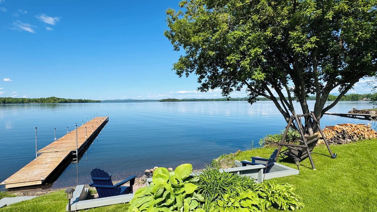South Hero Cottage | Keeler Bay Lakefront 2BR Cottage, Mansfield