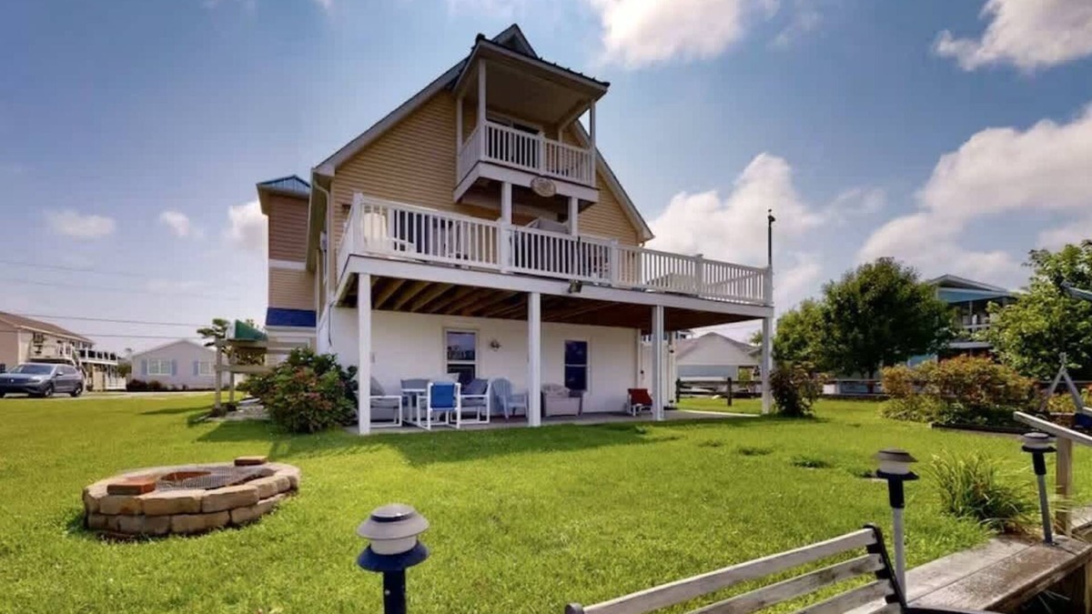 Keen-Wik On the Bay House | Keen-Wik on the bay | Elevator| Dock| Balcony
