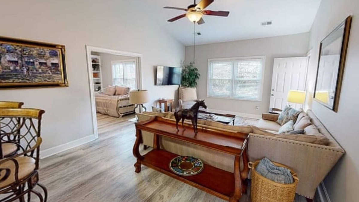 Lexington House | Keeneland- LEX Airport Darling