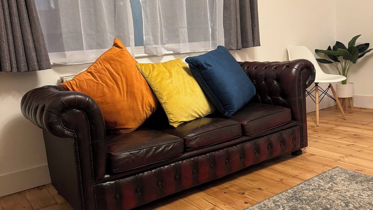 Brentwood Apartment | Keep it simple and peaceful in this 2-bedroom Brentwood apartment.