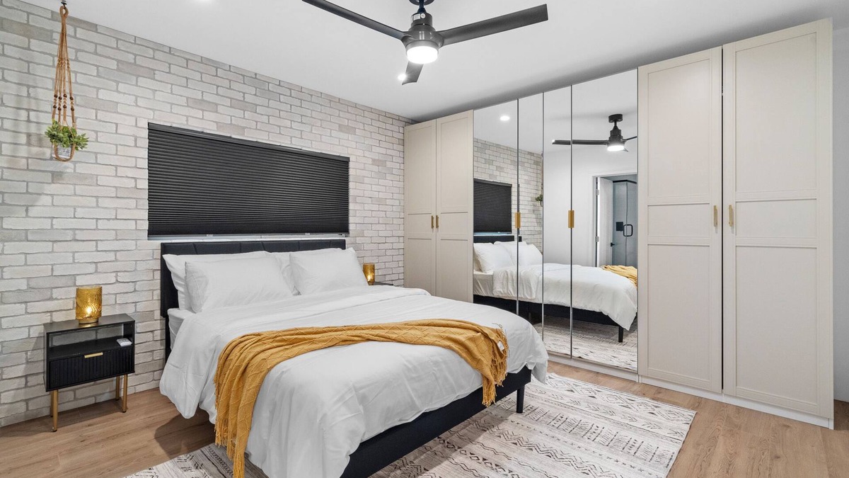 Valley Glen House | Keep it simple at this peaceful and centrally-located place!