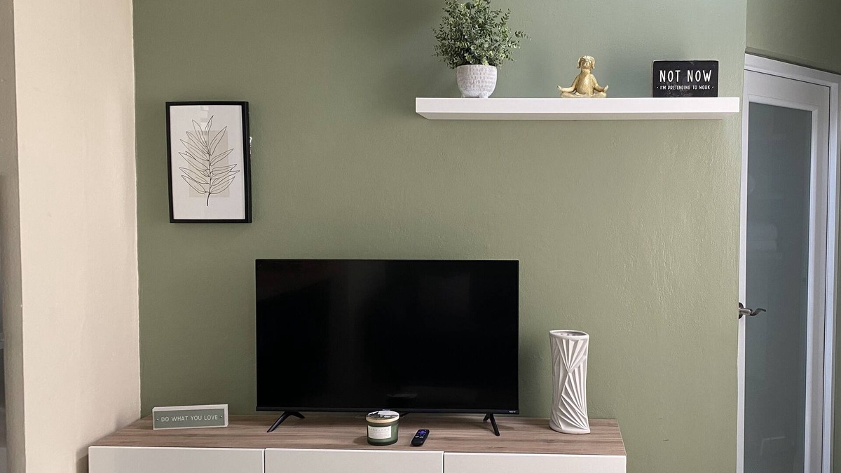 Minillas Apartment | Keep it simple at this peaceful and centrally located place.