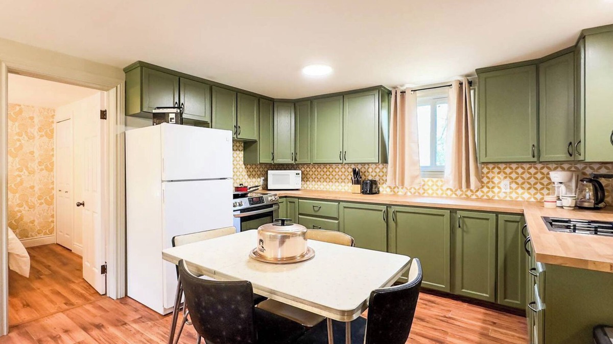 Point Clark Cottage | Keepers Cottages - 2 Cottages, One Perfect Getaway