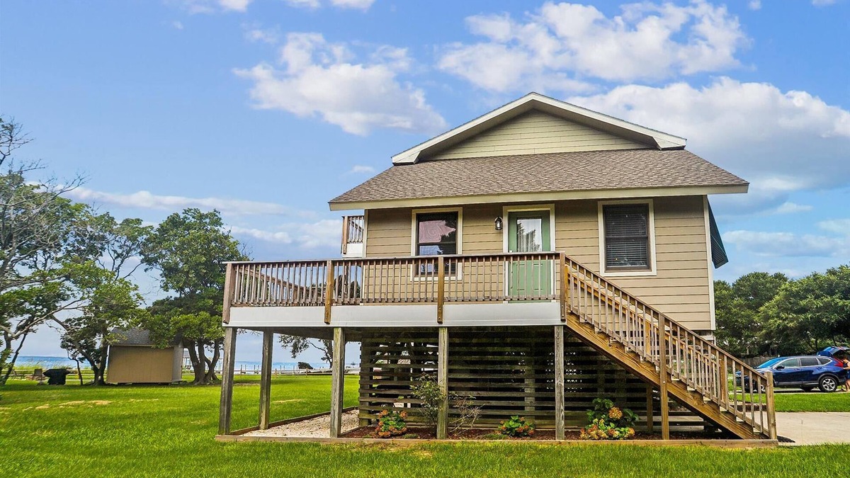 Caffeys Quarters Apartment | Keepers Loft - Waterfront Duplex with Pier and Gazebo