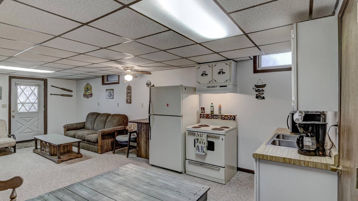 Phillips House | Keepin it Reel Lakefront Home: dock, raft; supper clubs/bars in walking distance