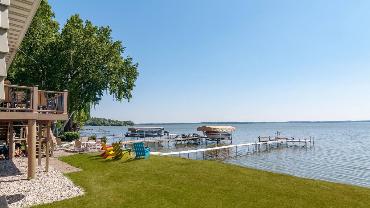 Stoughton House | Kegonsa Cabin: 4Br/3Ba Lake Home/1 Guest Room