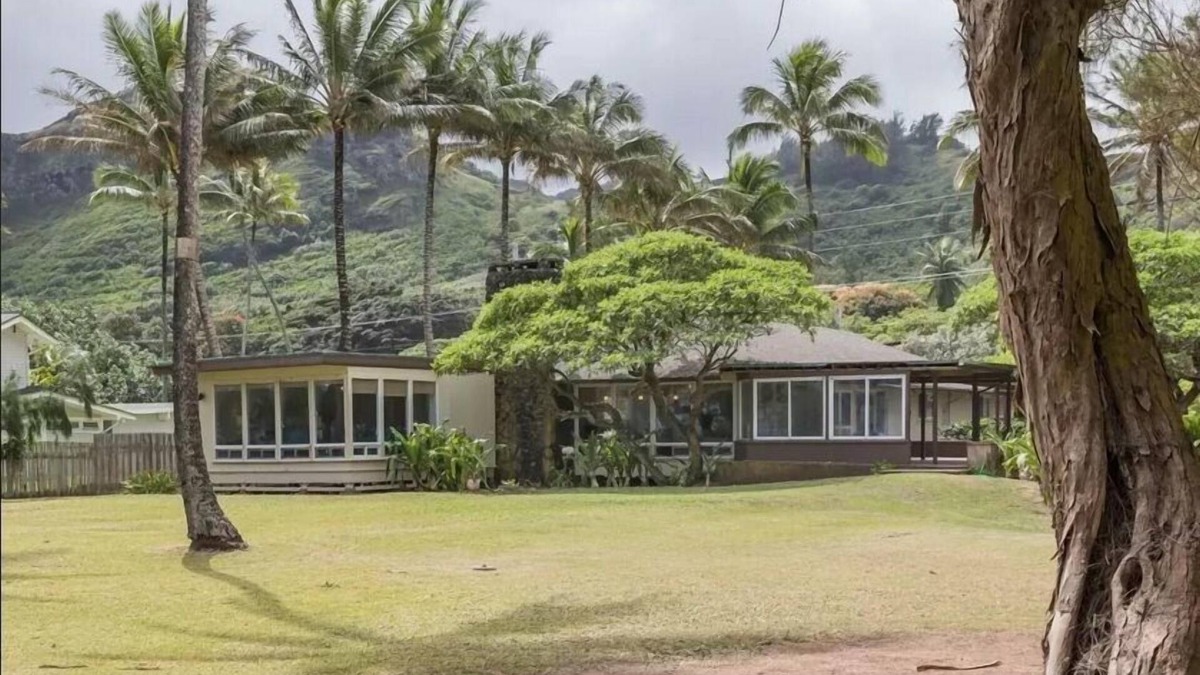 Laie House | Kekela Nui Beachfront - Steps to beach + AC!