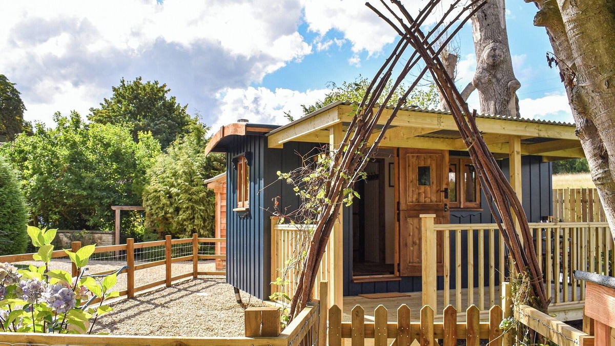 Easterside Cottage | Keldholme Shepherds Hut - UK37158