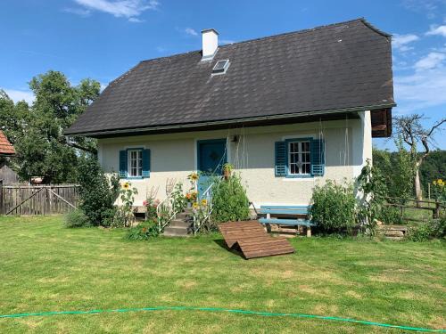 Sankt Martin im Sulmtal House | Kellerstoeckl-am-veganen-Bio-Lebenshof-nur-fuer-Hundefreunde-empfohlen