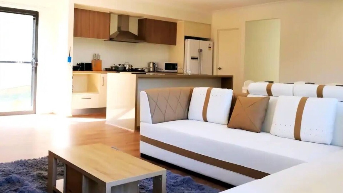 Kellyville House | Kellyville Spacious Modern House | Park&Lake