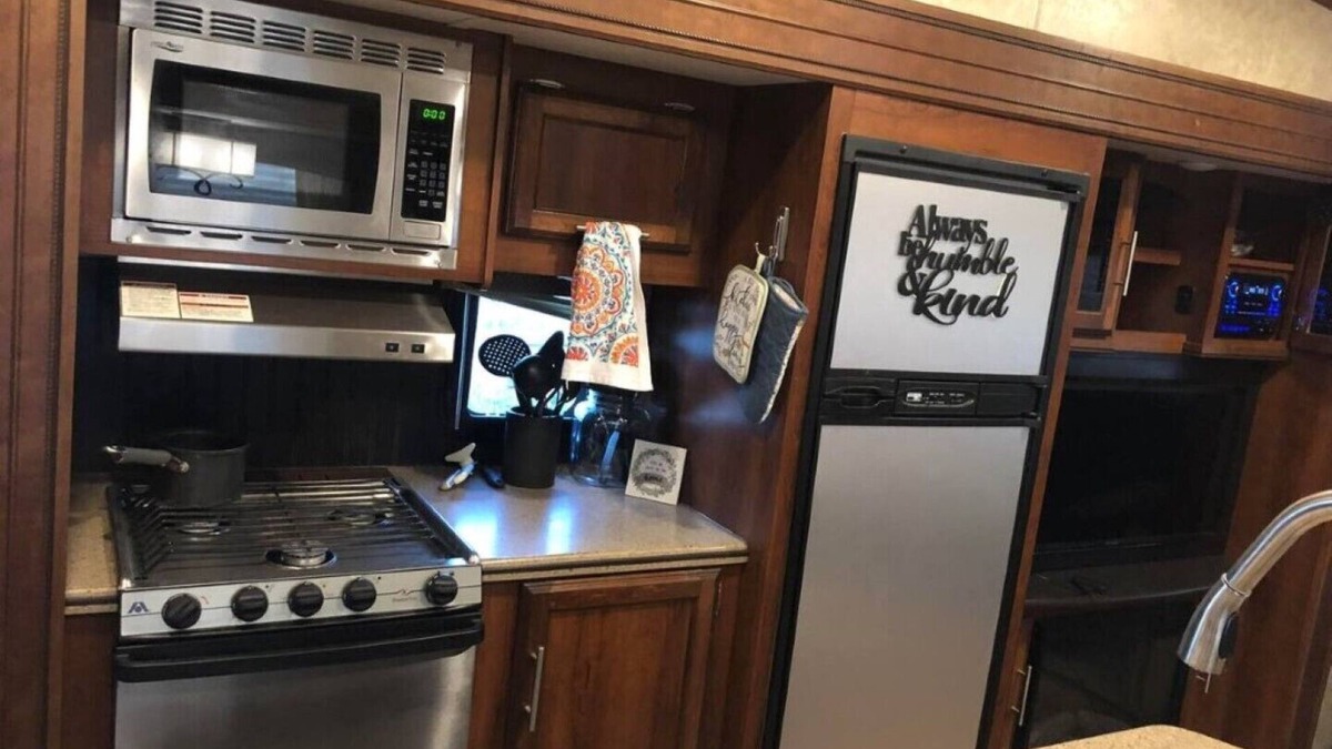 Hallsburg House | Kelsey's Country RV! *Near Waco, BSR, Silos & HOT*