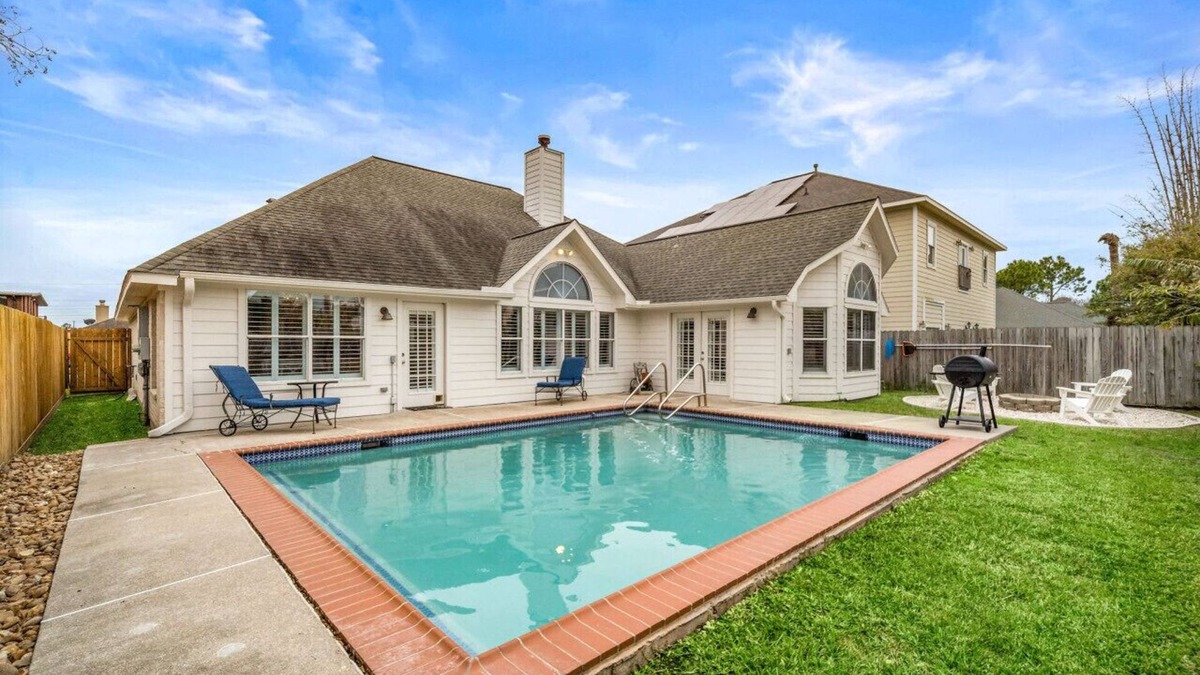 Clear Lake Shores House | Kemah Pool Paradise, Walk to Park & Boardwalk