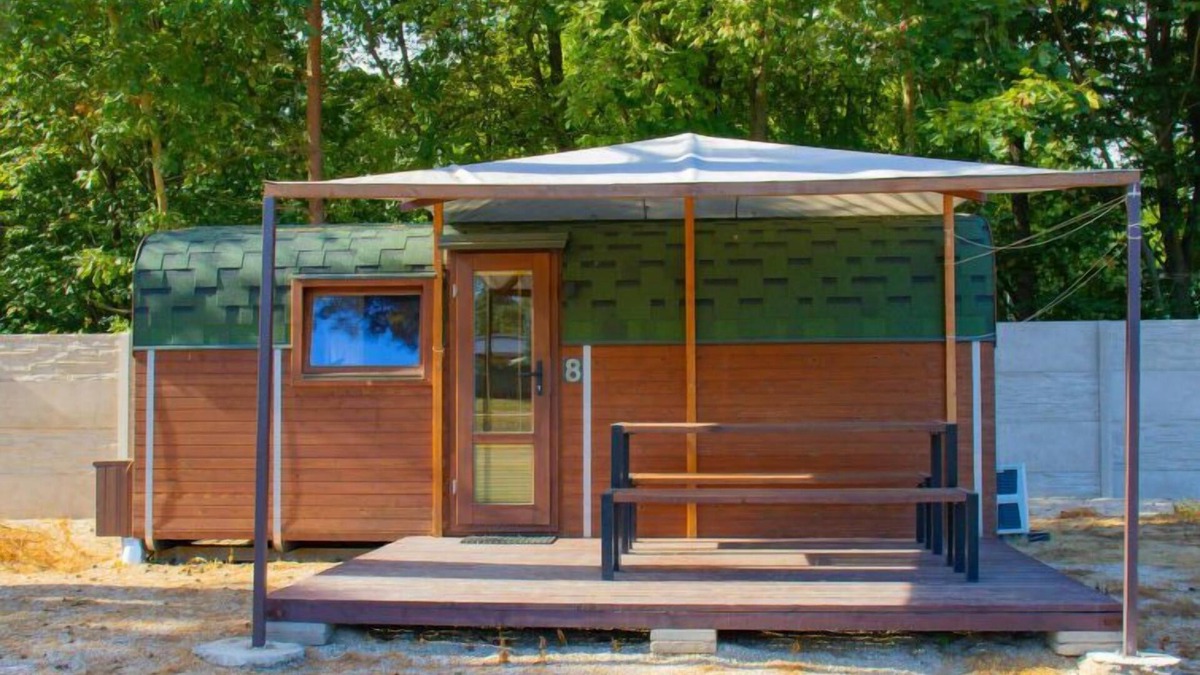 Hradec Kralove House | Kemp Stříbrný rybník by Interhome
