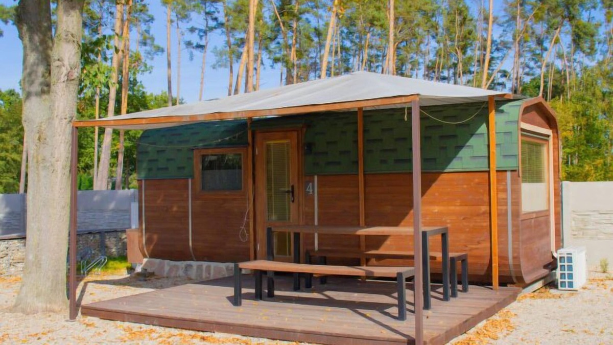Hradec Kralove House | Kemp Stříbrný rybník by Interhome