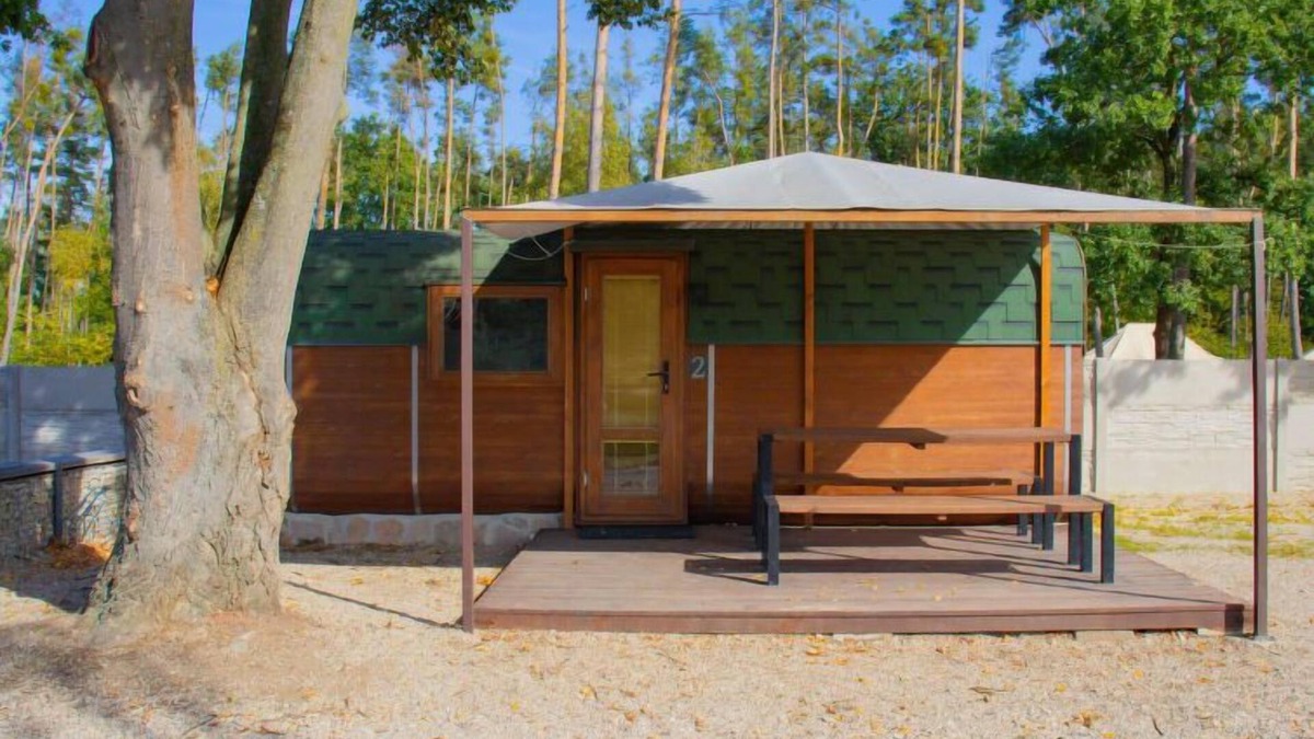 Hradec Kralove House | Kemp Stříbrný rybník by Interhome