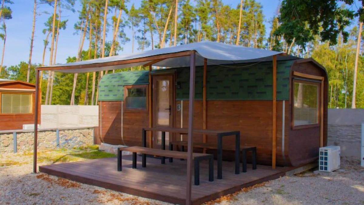Hradec Kralove House | Kemp Stříbrný rybník by Interhome