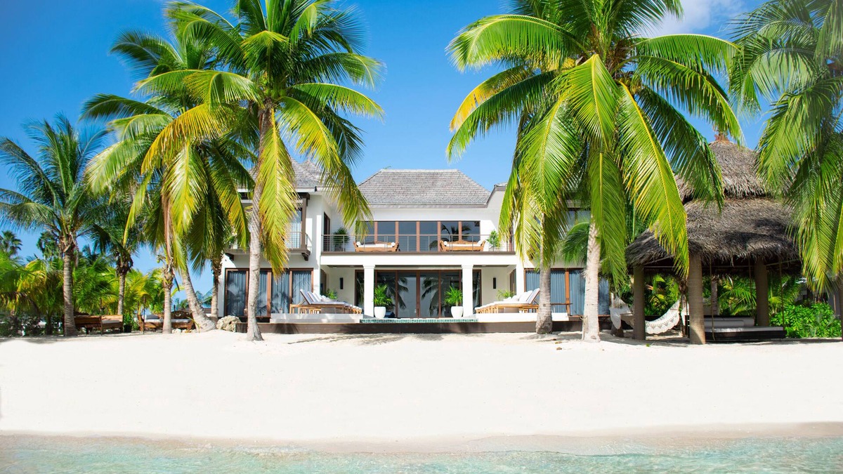 Bodden Town Villa | KEMPA KAI | Private Beachfront Luxury in Idyllic Cayman Kai, only steps from Starfish Point