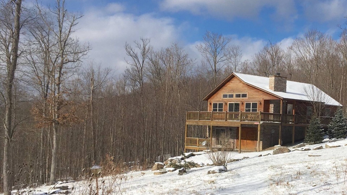 Friendsville Cabin | Kendall Retreat - 3BR Log Cabin Central to Deep Creek Lake and Nemacolin Resorts