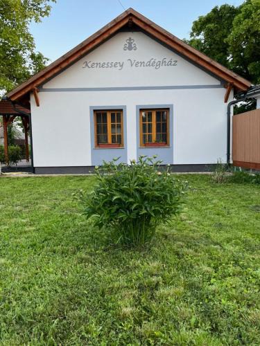 Balatonkenese Apartment | Kenessey Vendégház