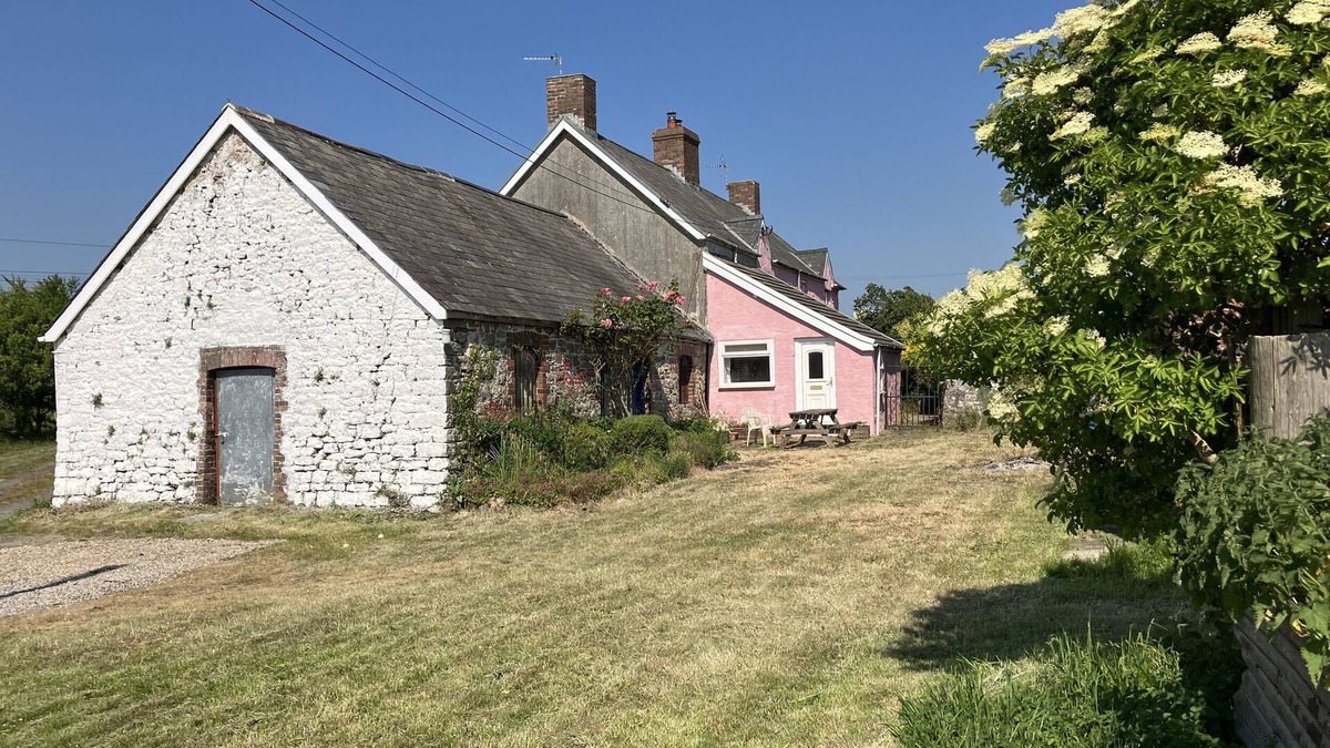 Kenfig House | KENFIG FARM, pet friendly, character holiday cottage in Kenfig