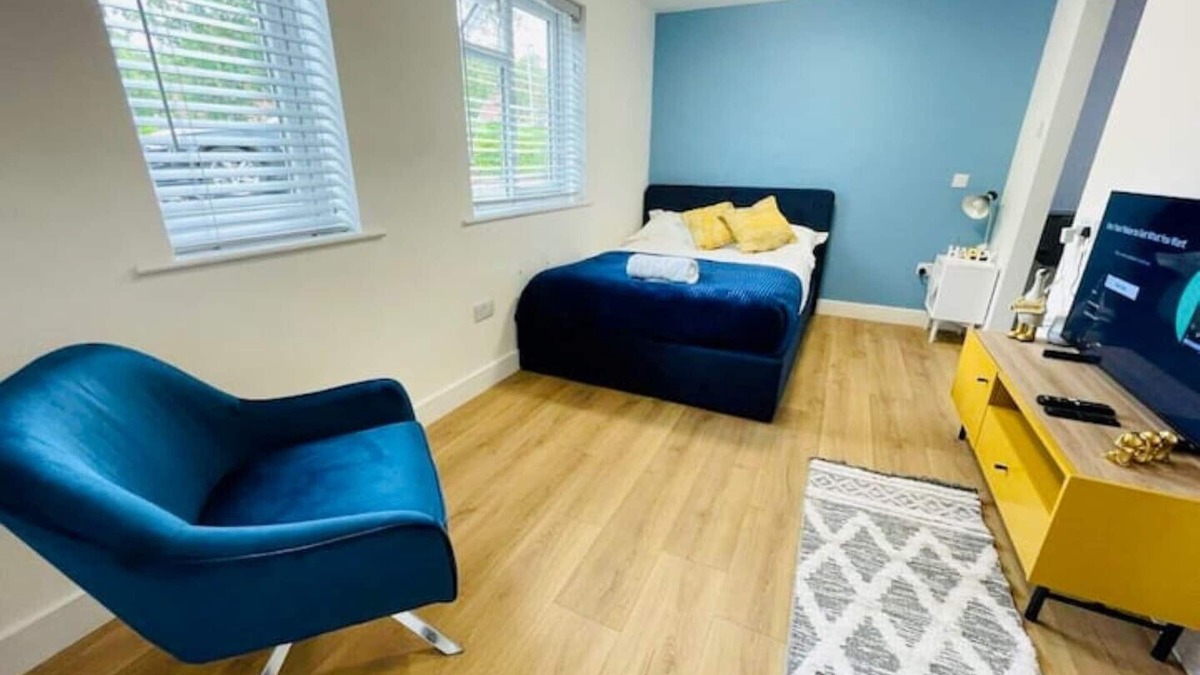 Kenilworth Apartment | KENILWORTH STUDIO * GROUND FLOOR * PARKING