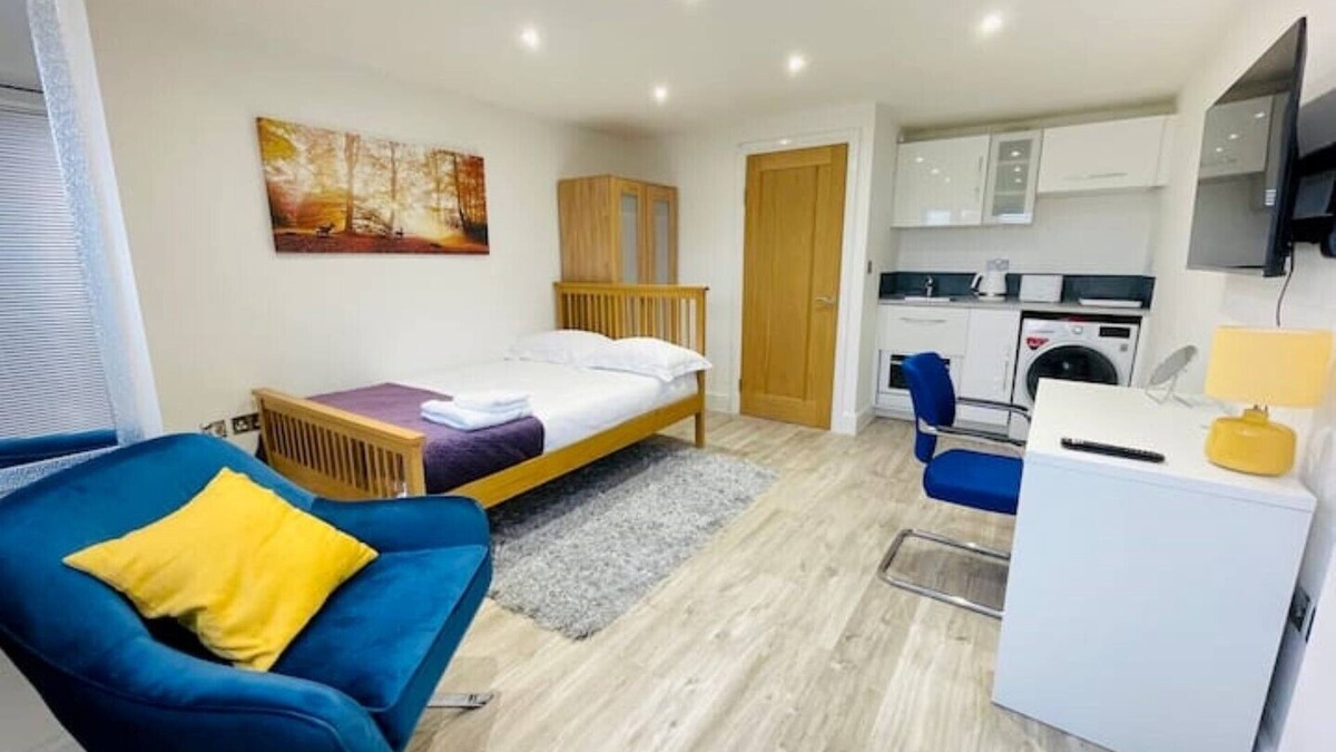 Kenilworth Apartment | KENILWORTH STUDIO * PARKING * NETFLIX