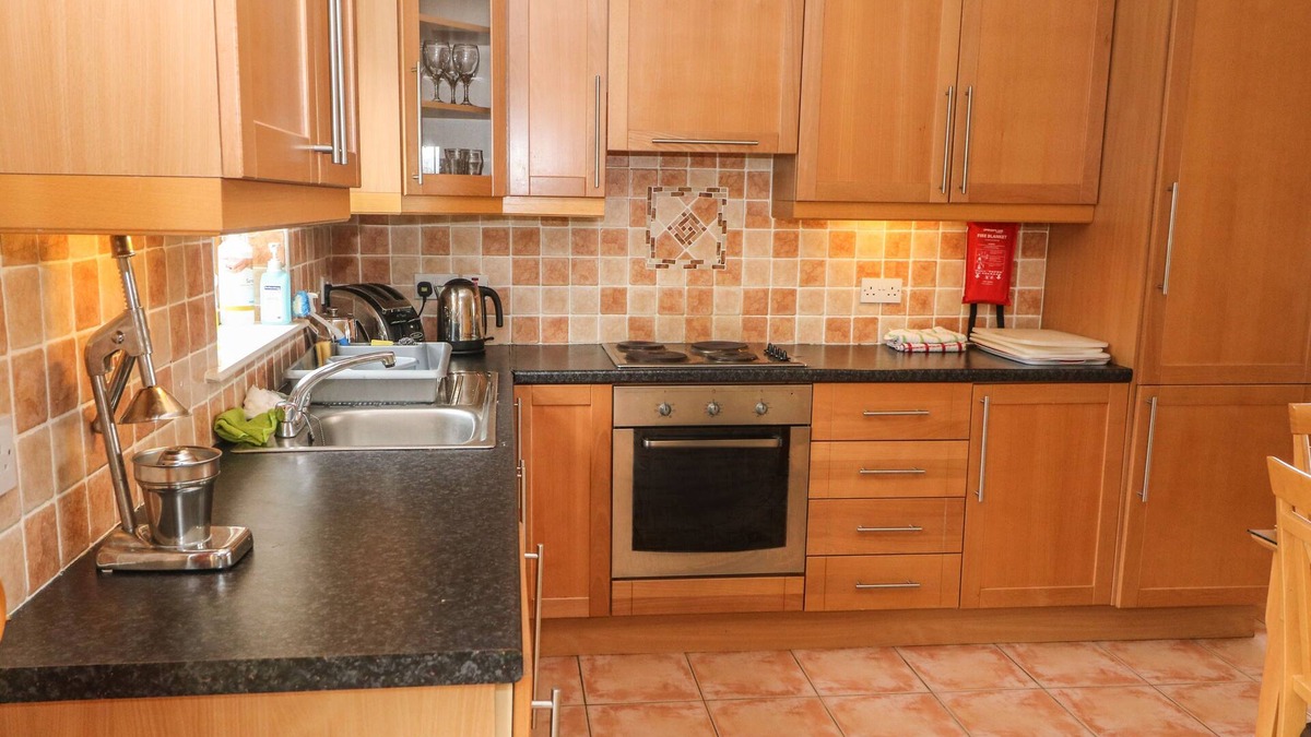 Kenmare Cottage | KENMARE BAY COTTAGE, family friendly in Kenmare, County Kerry