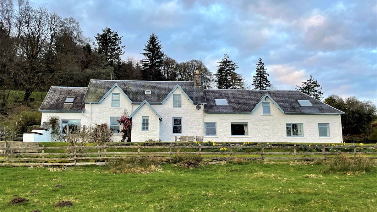 Saint John's Town of Dalry Cottage | Kenmure Kennels - a house that sleeps 14 guests in 8 bedrooms